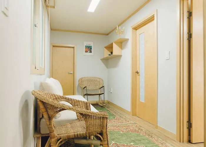Hongdae Luxury: Family-friendly Private House With Open Balcony
