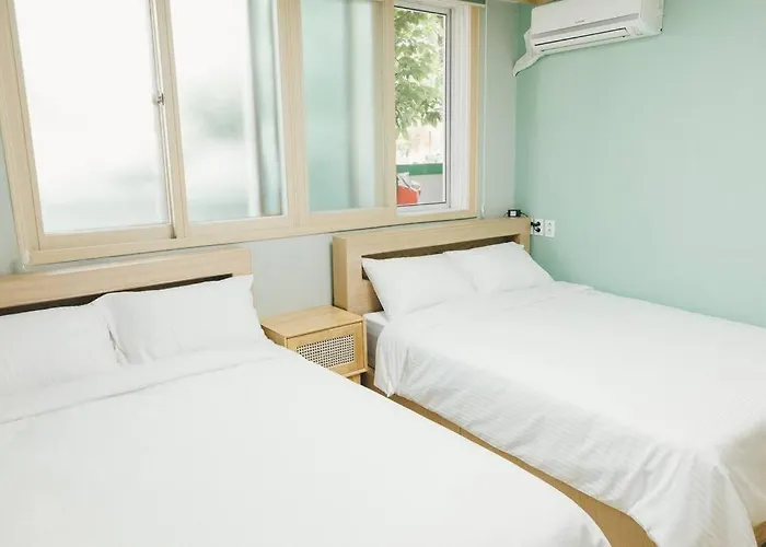Hongdae Luxury: Family-friendly Private House With Open Balcony Villa