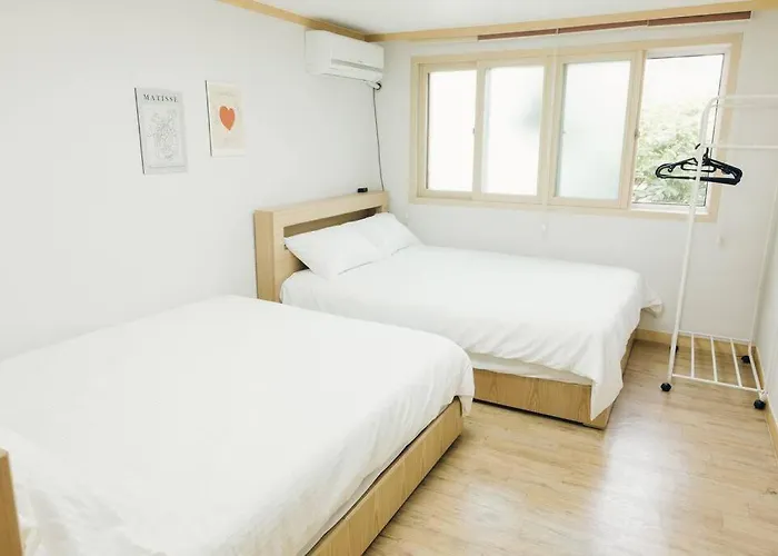 Hongdae Luxury: Family-friendly Private House With Open Balcony Villa