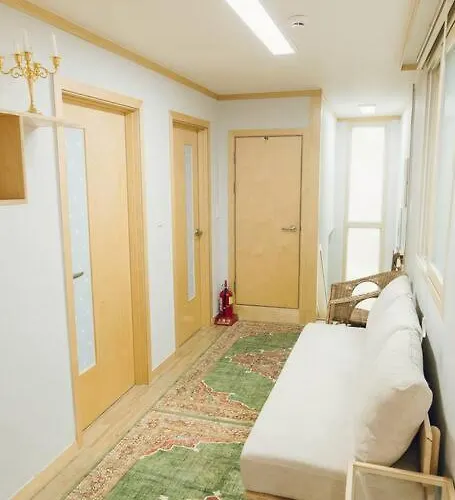 Hongdae Luxury: Family-friendly Private House With Open Balcony *