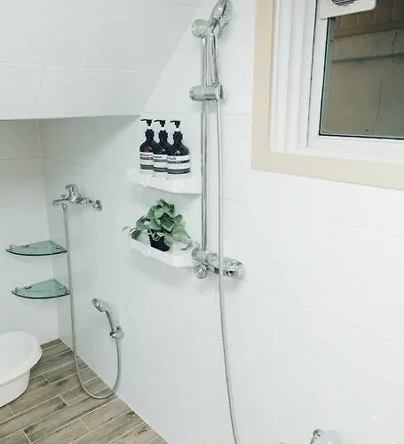 Hongdae Luxury: Family-friendly Private House With Open Balcony Villa Seoul