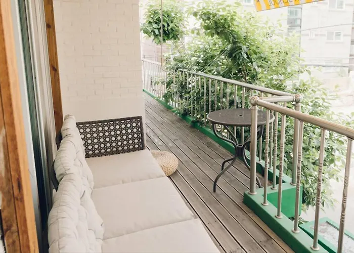 Hongdae Luxury: Family-friendly Private House With Open Balcony Villa