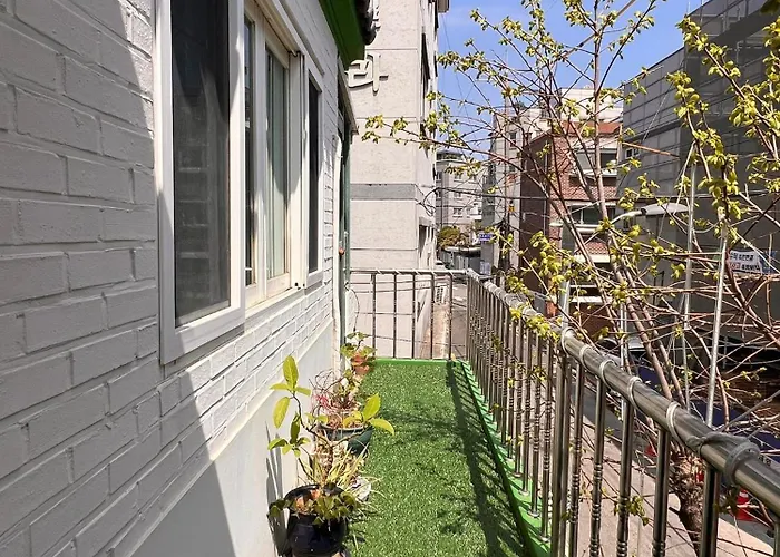 Hongdae Luxury: Family-friendly Private House With Open Balcony * Seoul