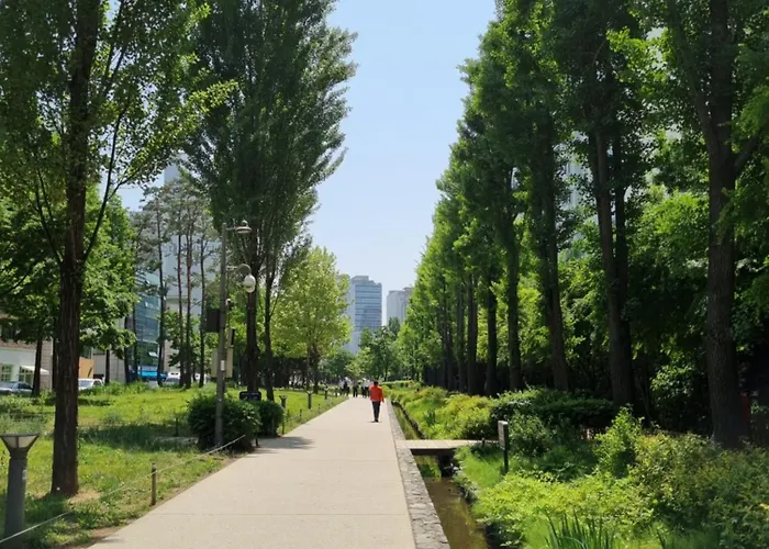 Hongdae Luxury: Family-friendly Private House With Open Balcony Villa Seoul
