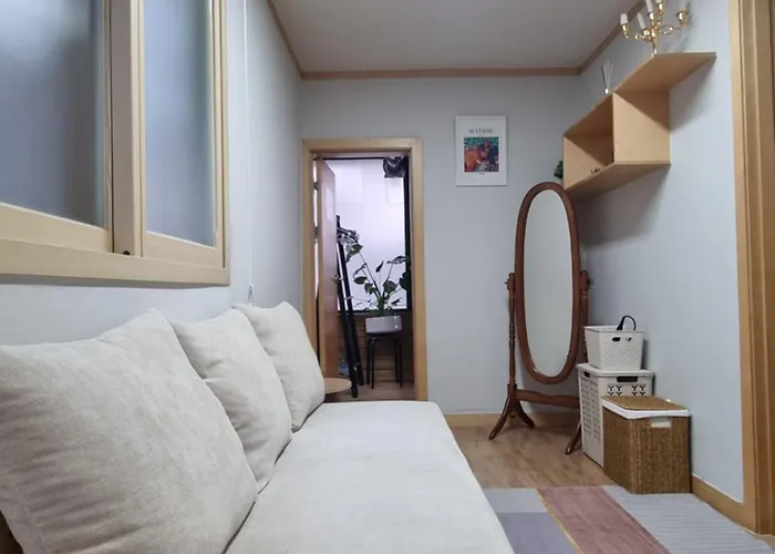 Hongdae Luxury: Family-friendly Private House With Open Balcony Villa
